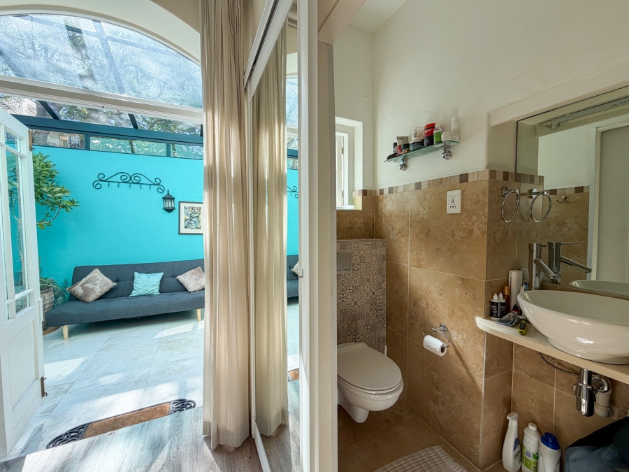 6 Bedroom Property for Sale in Green Point Western Cape